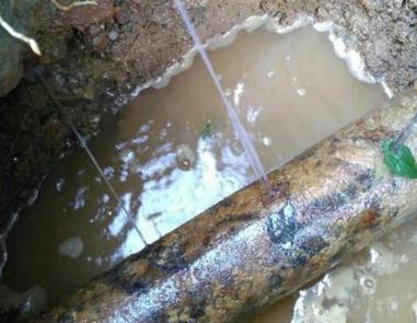 仁化楼顶渗水维修公司分享下地暖漏水的原因及检测方法。